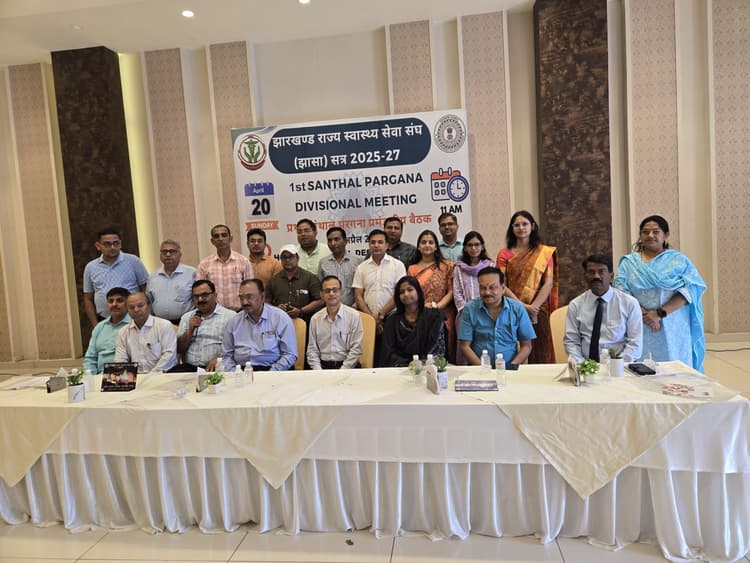 deoghar news : बायोमैट्रिक उपस्थिति और डीएसीपी पर गरमाया मुद्दा, झासा ने की नीति में बदलाव की मांग