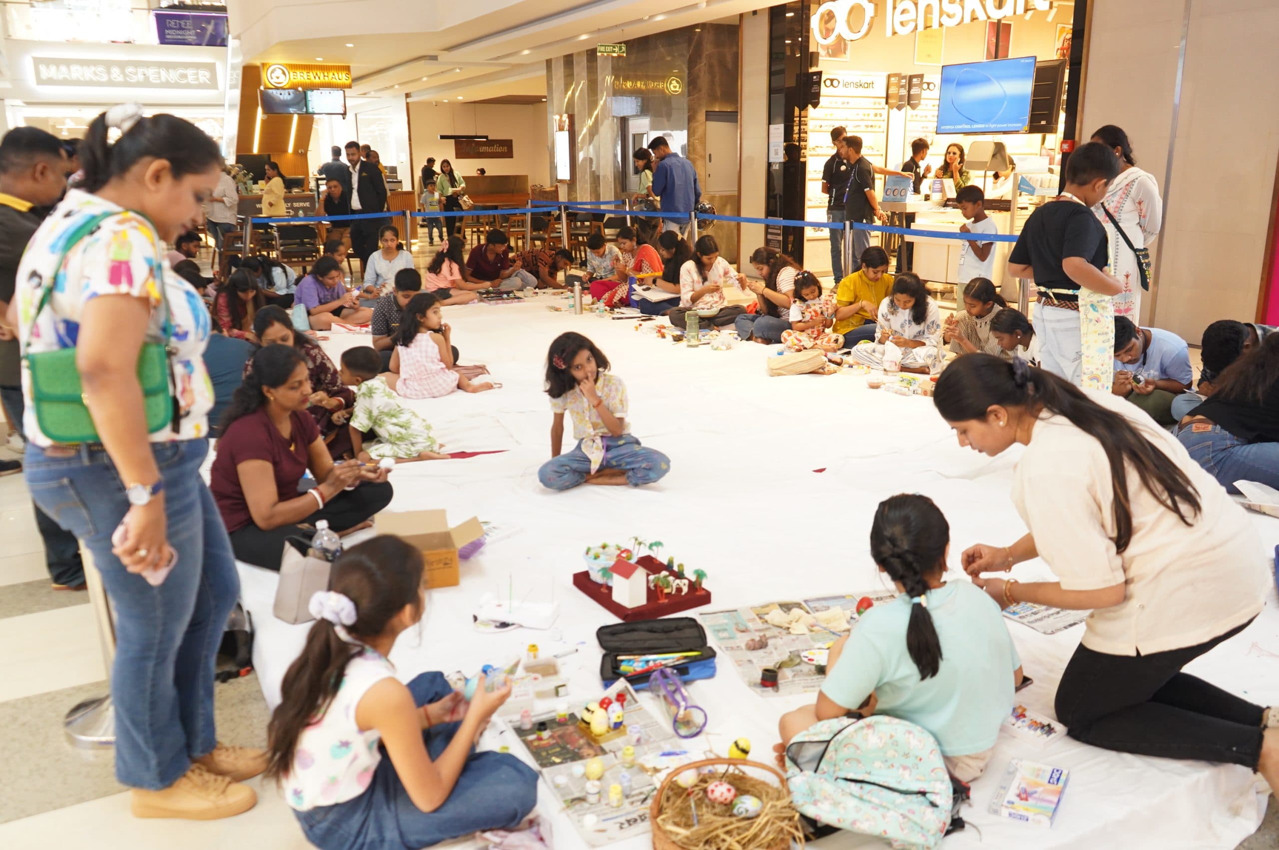 ranchi news : मॉल ऑफ रांची में प्रतिभागियों ने एग को पेंट कर दिखायी कलाकारी