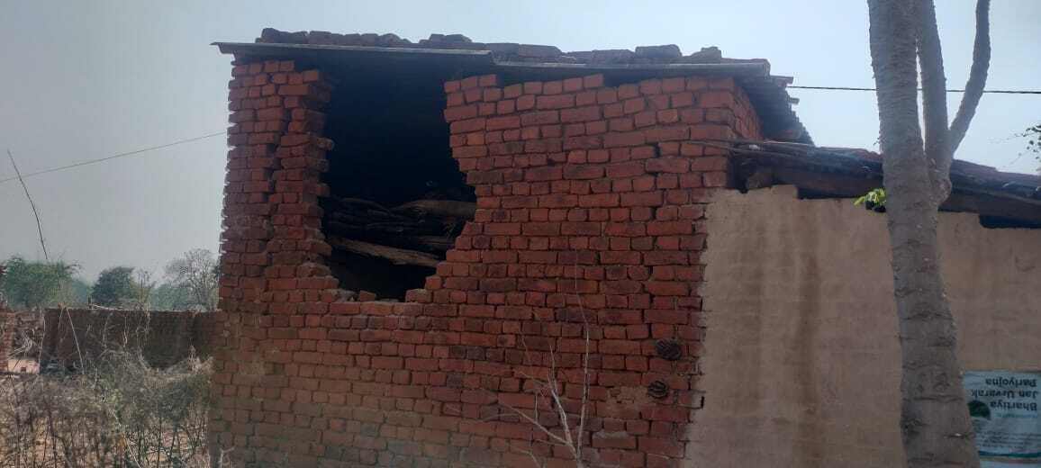 हाथियों ने दो घरों को पहुंचाया नुकसान