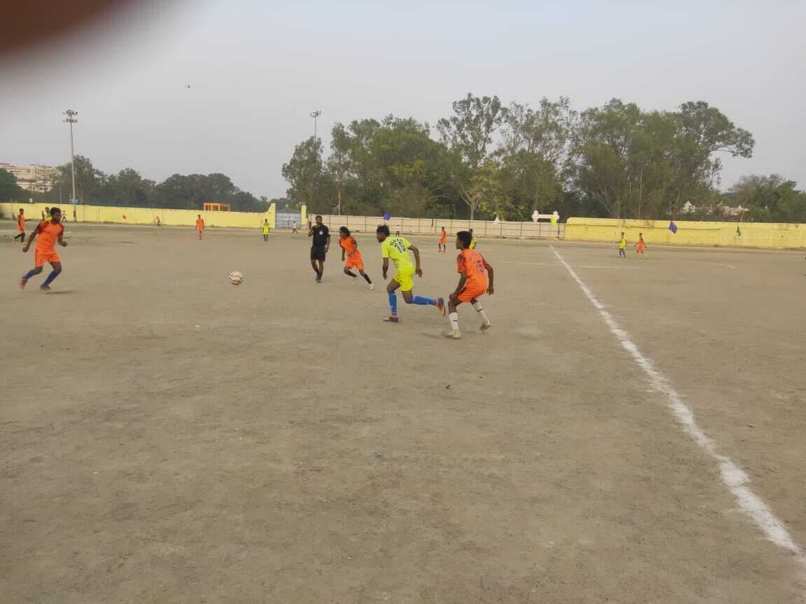 फुटबॉल टूर्नामेंट : गया व इसीआर की टीम ने जीते मैच
