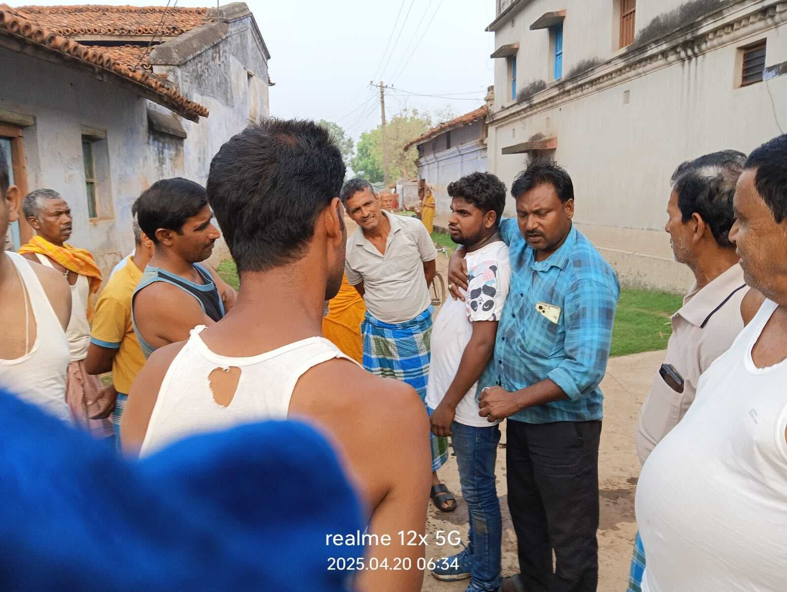 वाहन चोरी कर भाग रहे आरोपी को पकड़ा कर पुलिस को सौंपा