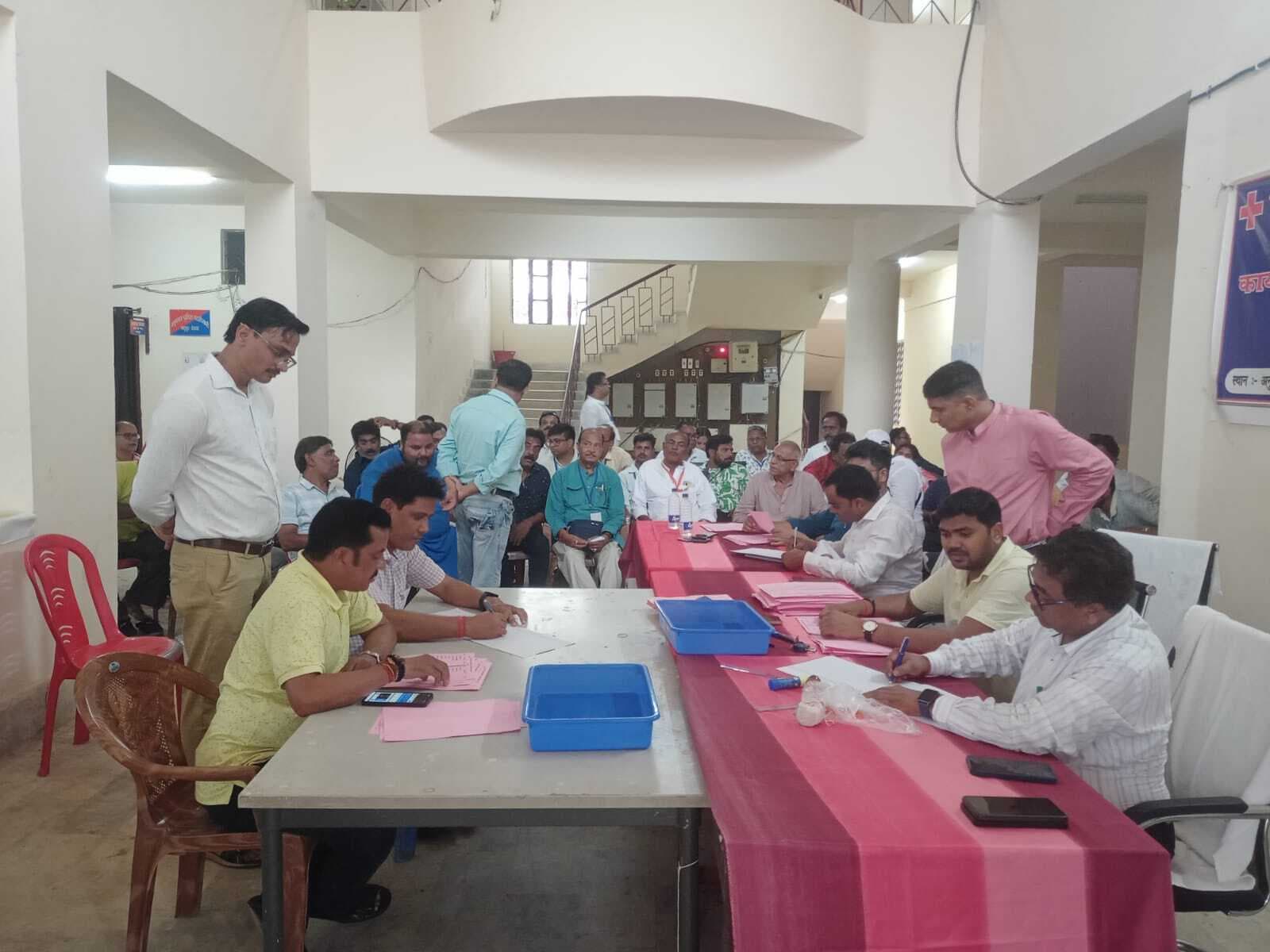 रेड क्रॉस चुनाव में 367 वोट पड़े