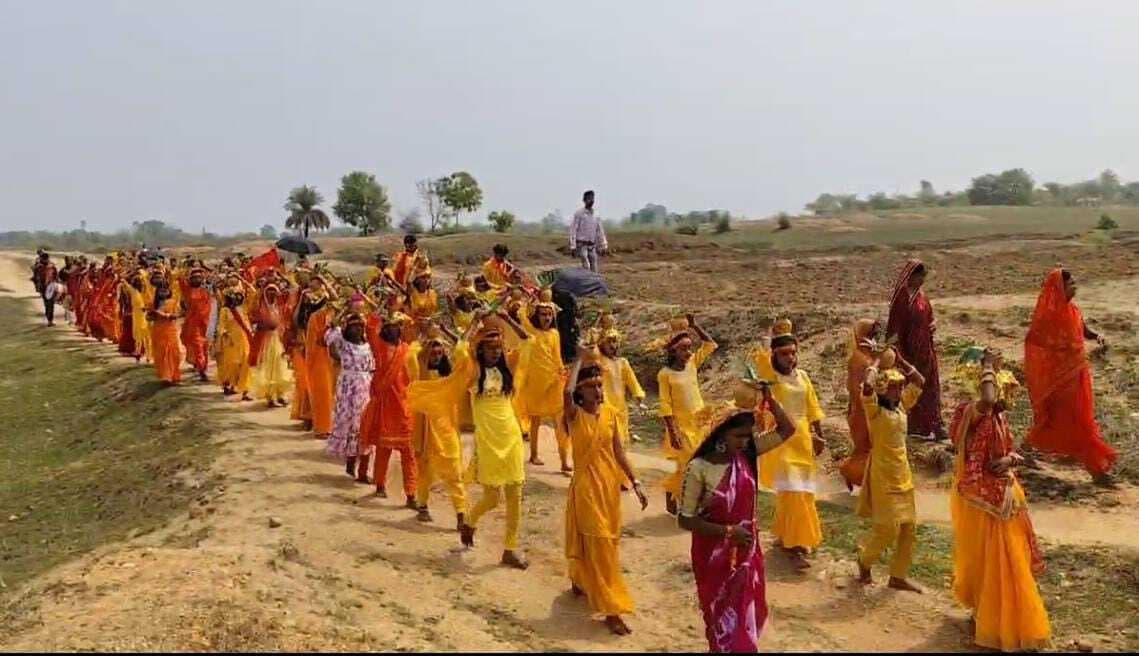 यज्ञ के लिए 51 कन्याओं ने निकाली कलश शोभा यात्रा