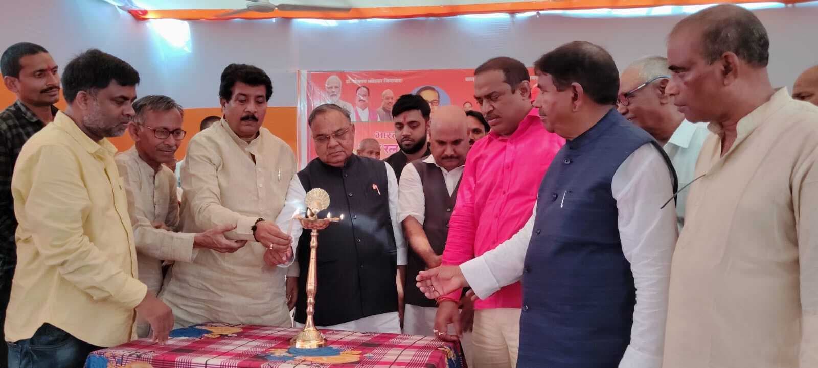 बाबासाहेब के नाम पर राजनीति करने वाले ही उनके सिद्धांतों को रौंद रहे हैं : मंत्री