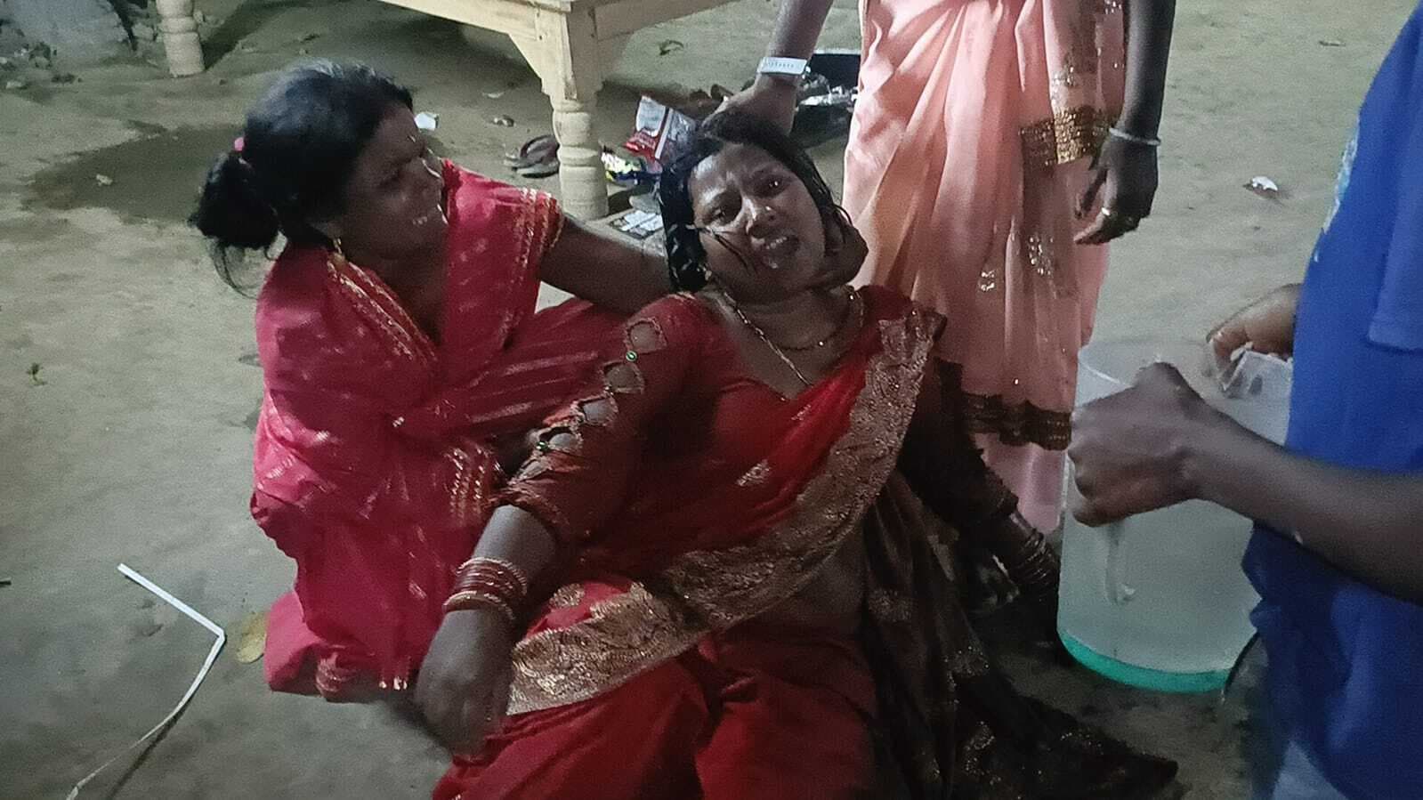 शादी समारोह में डीजे पलटने से दबकर दो की मौत