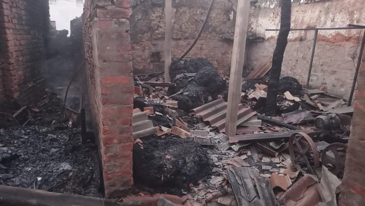 Madhubani News : रुई के गोदाम में लगी आग, हजारों का नुकसान