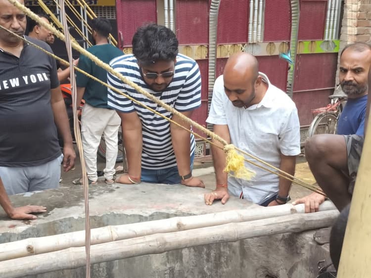 वर्षों पुराने माईजी ठाकुरबाड़ी कुएं की सफाई शुरु, बदलेगी सूरत