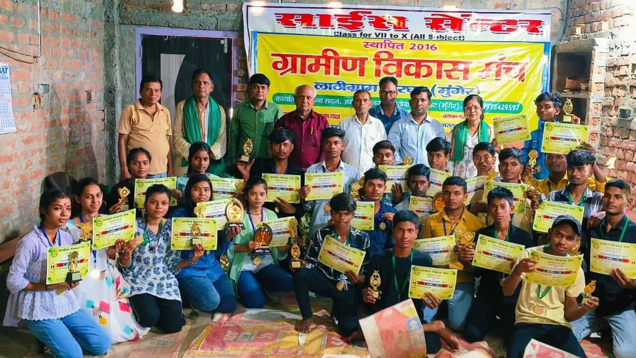 मैट्रिक परीक्षा में प्रथम श्रेणी से उत्तीर्ण छात्र-छात्राएं हुई सम्मानित