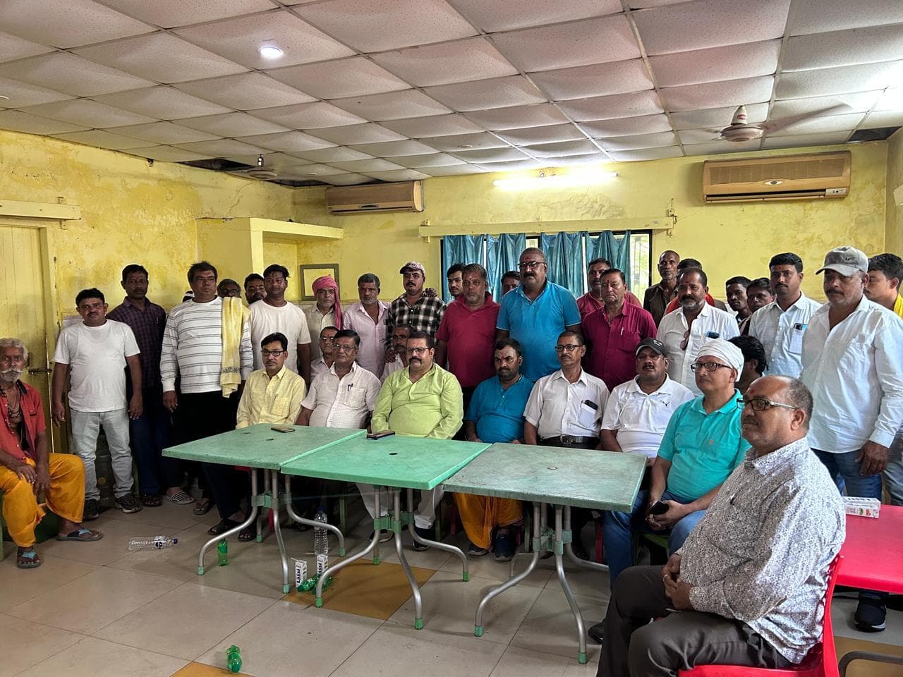 deoghar news :व्यवसायियों ने बस एसोसिएशन की हड़ताल का किया समर्थन, कहा : पुराने मीना बाजार से ही चले बसें