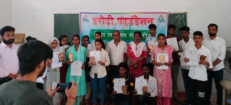 Samastipur News:पूसा व कल्याणपुर बीइओ ने छात्र-छात्राओं को किया सम्मानित