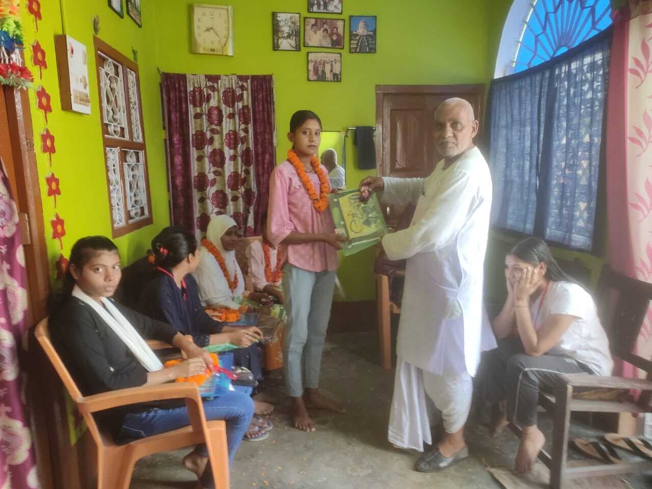 Samastipur News:मैट्रिक व इंटरमीडिएट में प्रथम श्रेणी से उत्तीर्ण छात्र-छात्राओं को किया सम्मानित