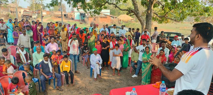 Bokaro News: ऊपरघाट में डुमरी विधायक ने किया सड़क का शिलान्यास