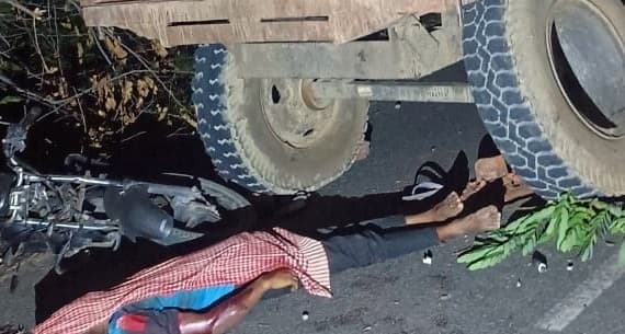 Bokaro News: सड़क किनारे खड़े ट्रॉली से टकराकर युवक की मौत