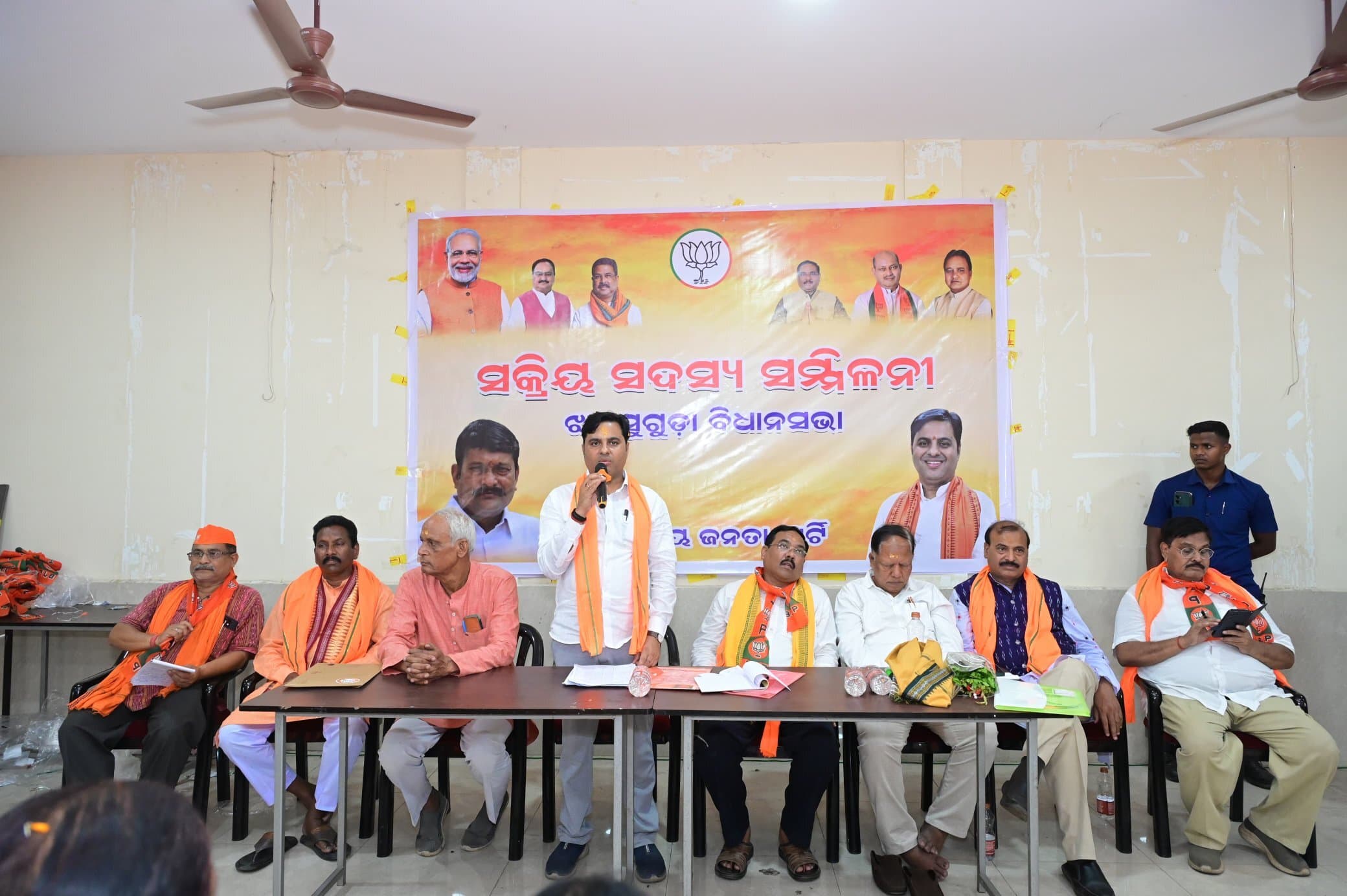 Jharsuguda News: राज्य सरकार की उपलब्धियां लोगों तक पहुंचाएं कार्यकर्ता : टंकधर त्रिपाठी