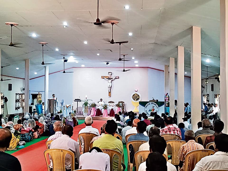 Rourkela News: प्रभु यीशु के जी उठने की खुशी में हुई प्रार्थना सभा, अपने पूर्वजों को किया याद