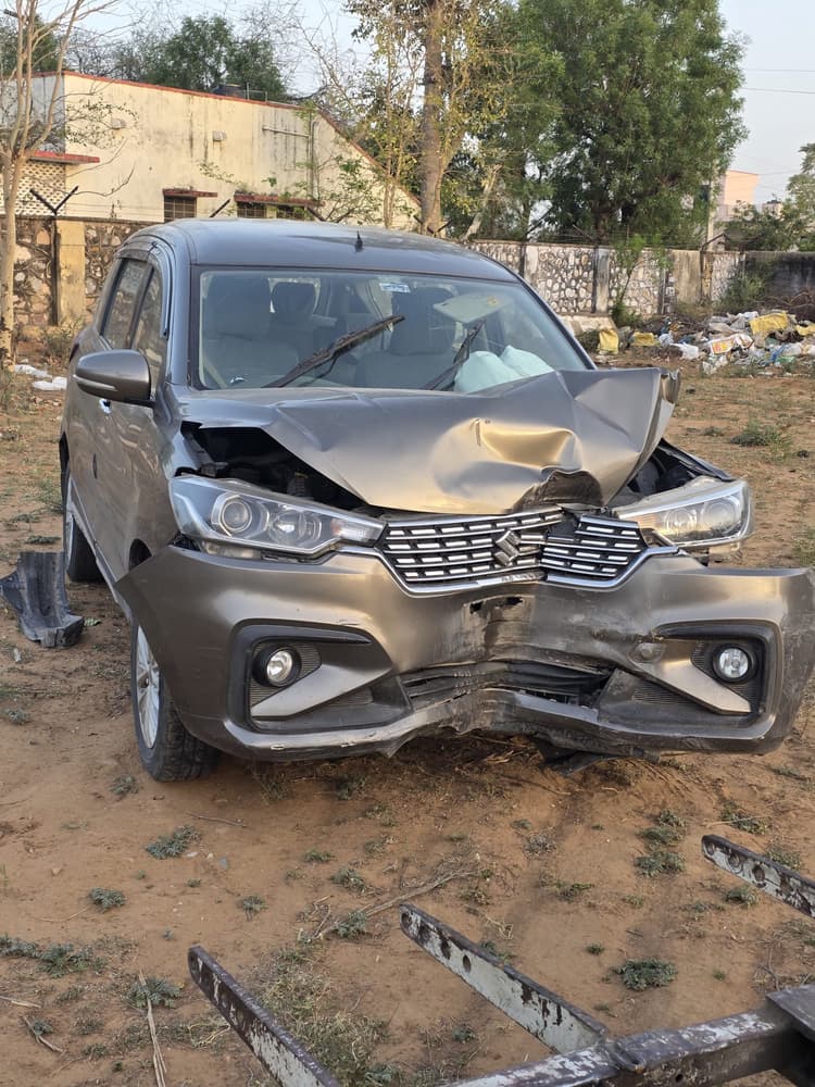 सड़क हादसे में समाजसेवी का परिवार हुआ घायल