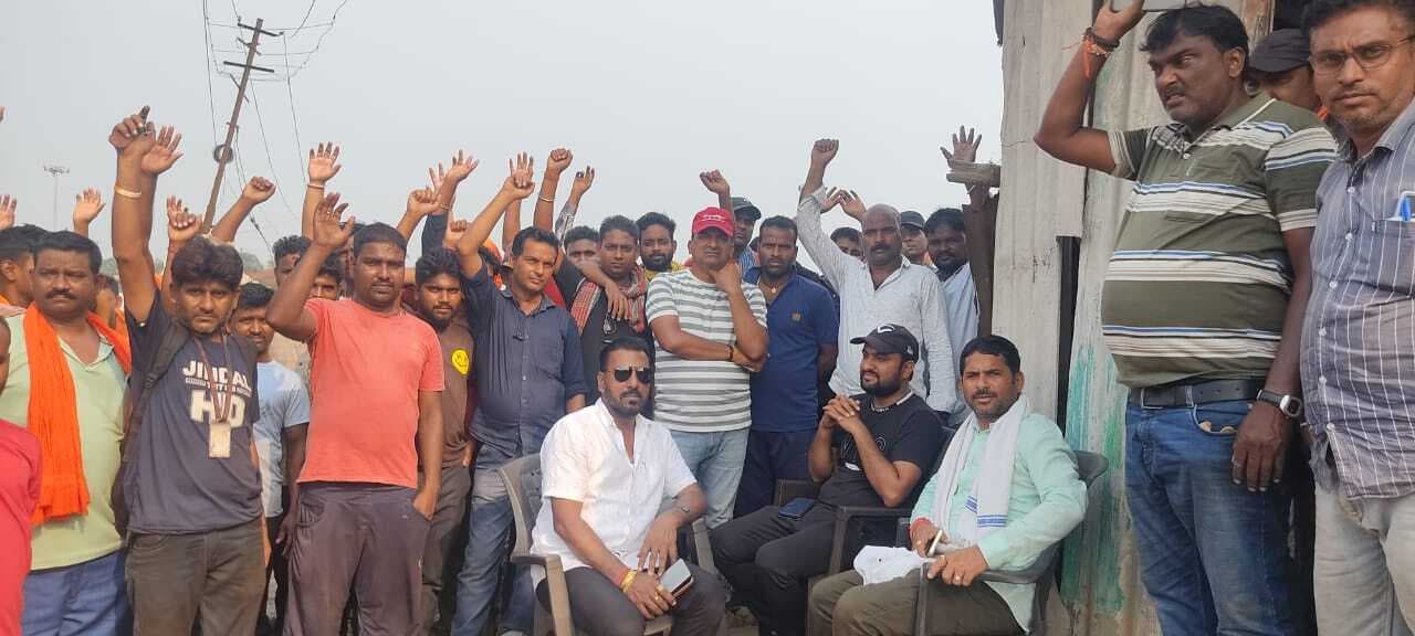 Dhanbad News: भौंरा में पुलिस की मौजूदगी में हुई दरार की भराई