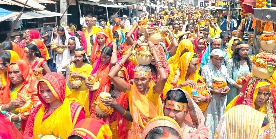 श्री-श्री रुद्र महायज्ञ को लेकर निकली कलश शोभायात्रा