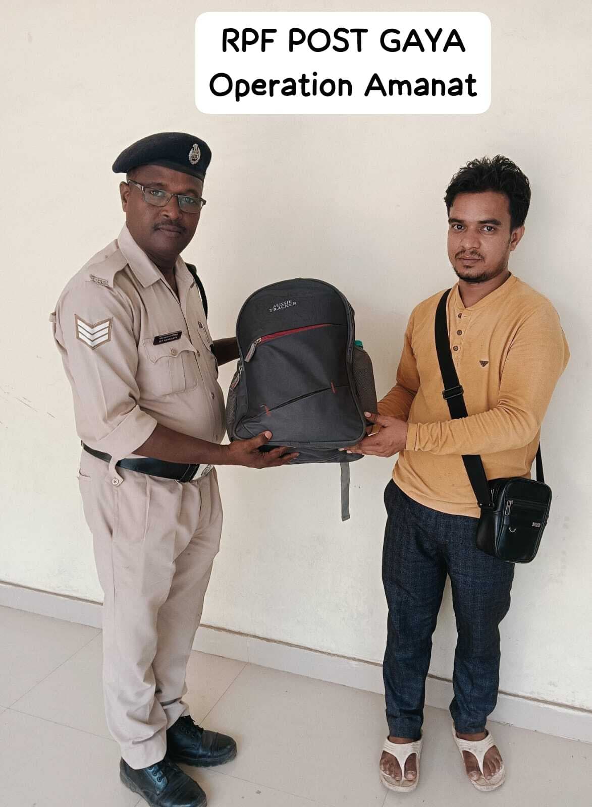 रेलयात्री का छूटा बैग आरपीएफ ने लौटाया