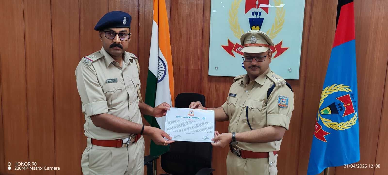 रनिया थाना प्रभारी को एसपी ने दिया प्रशस्ति पत्र