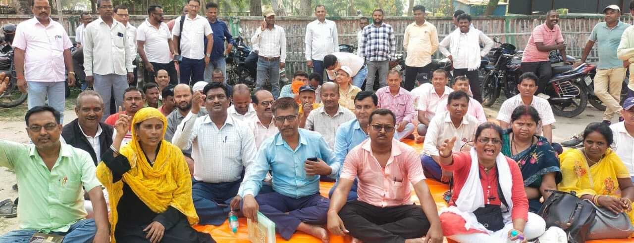 विभाग के कारण विभिन्न समस्याओं से जूझ रहे हैं नियोजित शिक्षक