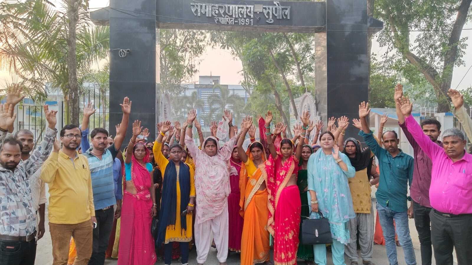 ग्रामीण महिलाओं से लोन देने के नाम पर लाखों की ठगी