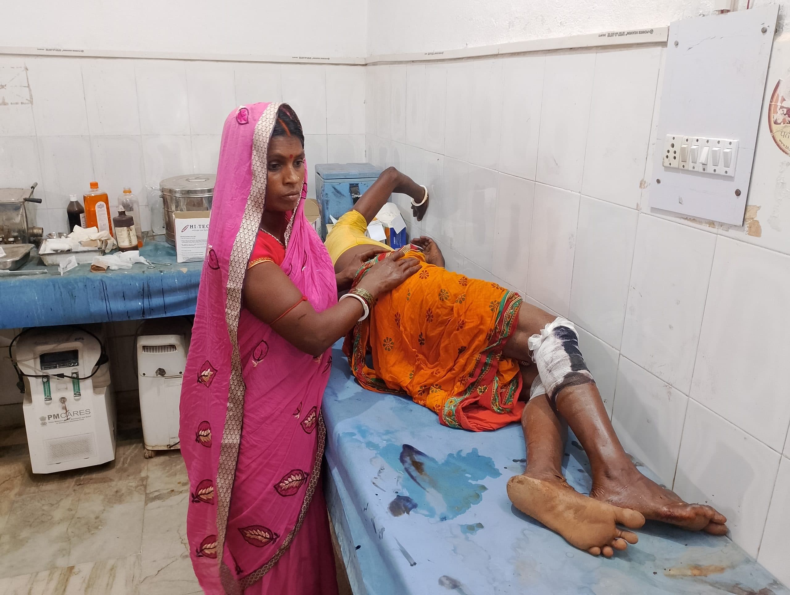 सारवां : तेज रफ्तार बाइक के धक्के से महिला घायल, रेफर