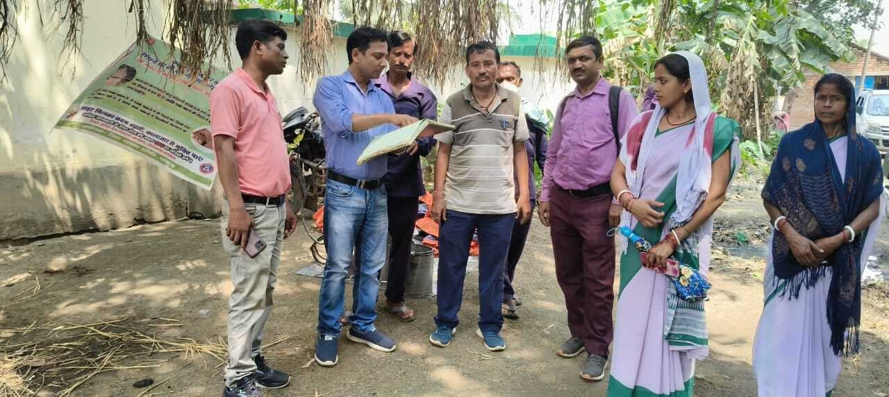 राधानगर गांव में कीटनाशक का किया गया छिड़काव