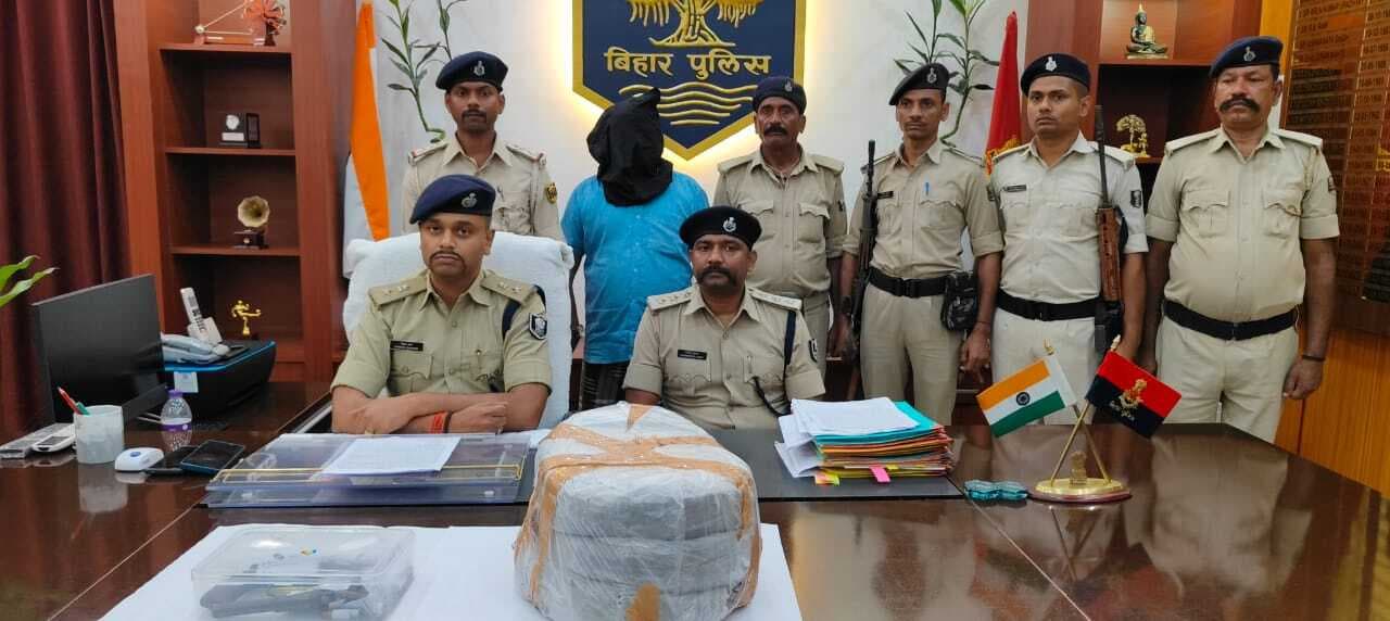 दियारा का कुख्यात व टॉप टैन अपराधी विपिन यादव को लखीसराय के सूर्यग्रहा से पुलिस ने किया गिरफ्तार