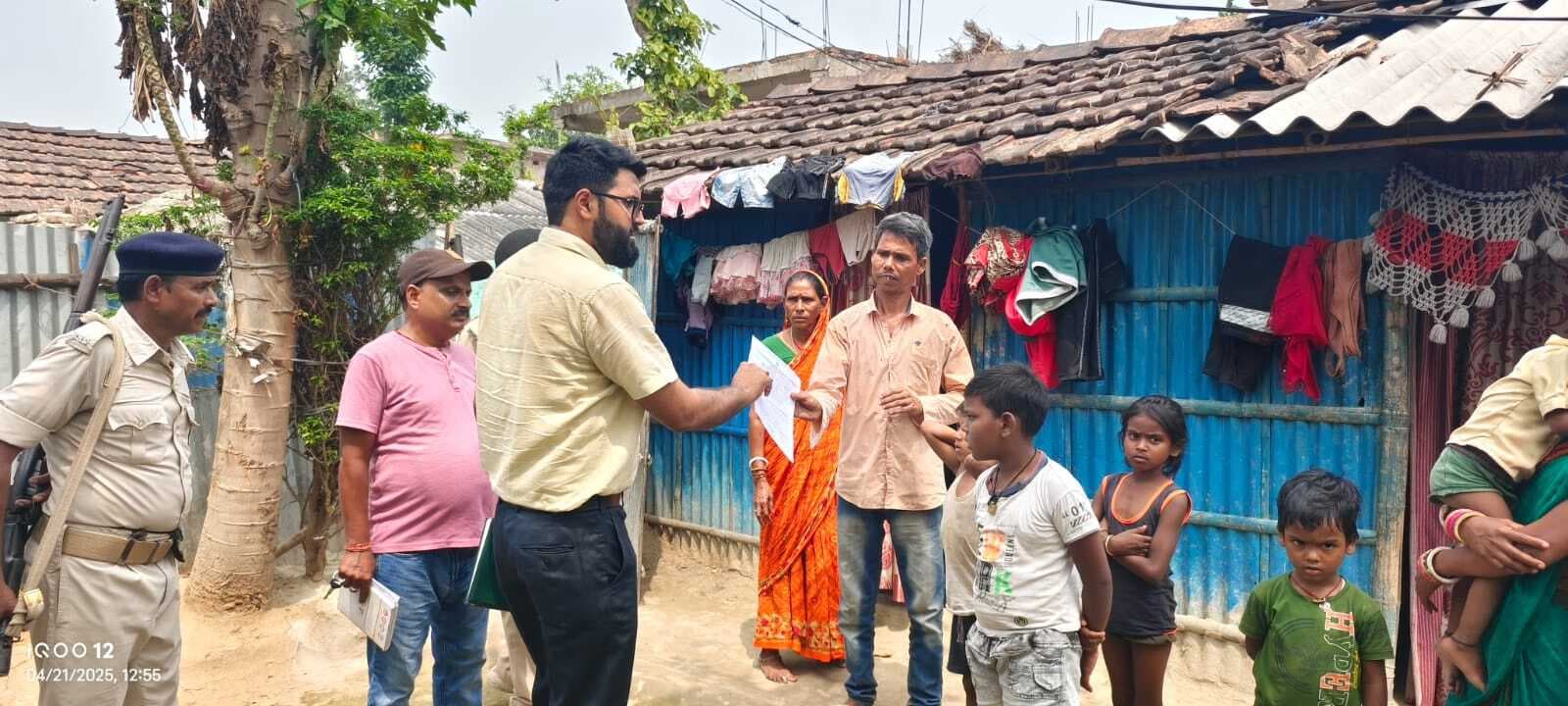 पीएम आवास किस्त उठाकर घर नहीं बनाने पर बीडीओ ने नोटिस देकर चेताया