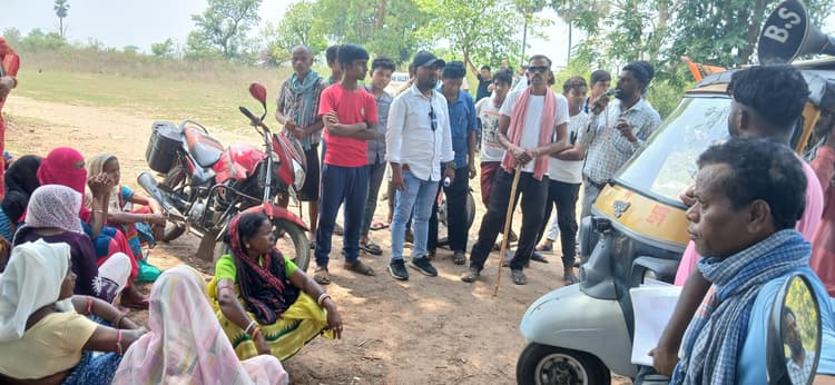 Dhanbad News: विस्थापितों ने पंचेत में सोलर पावर प्लांट का किया विरोध, रोका काम