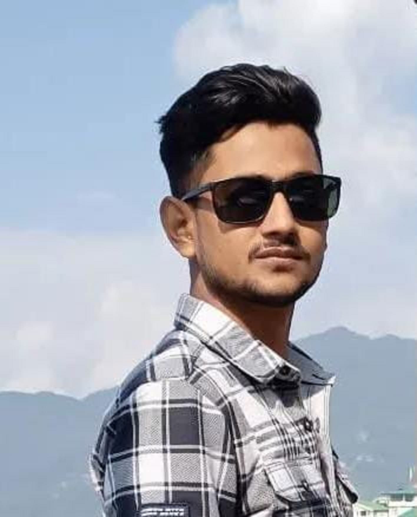 आत्मनिर्भरता का मिशाल बना रोहित, गारमेंट्स की खड़ी कर दी कंपनी