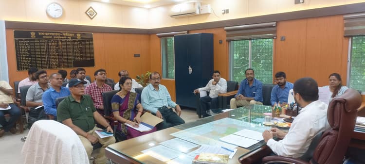 प्रमंडल स्तरीय इंडस्ट्री-इंस्टीट्यूट मीट को  डीएम ने की बैठक