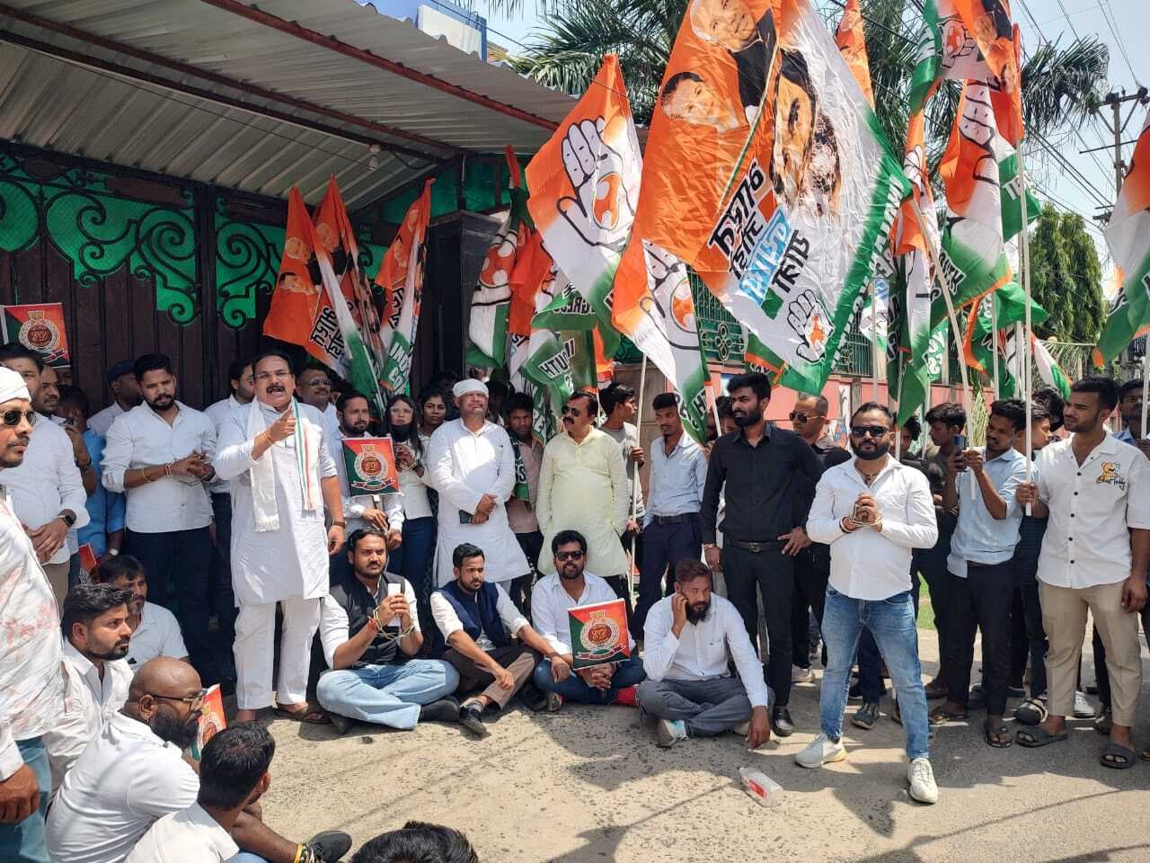 Political News : इडी कार्यालय केे बाहर कांग्रेस कार्यकर्ताओं ने किया प्रदर्शन