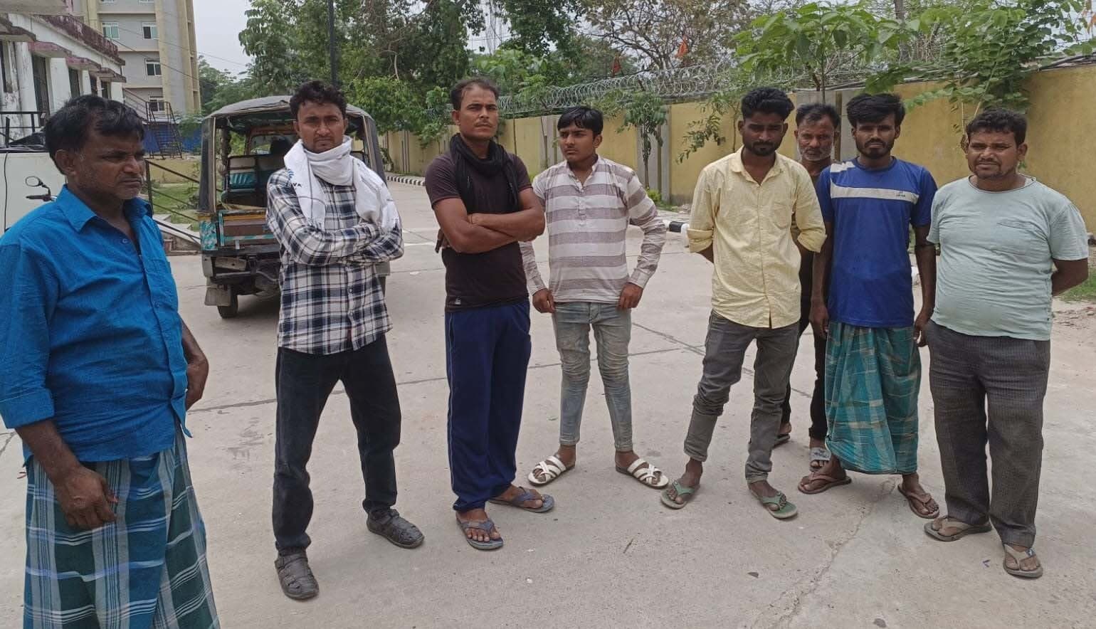 आधी रात घर से दूर ले जा सुनसान इलाके में महिला की गला दबाकर हत्या