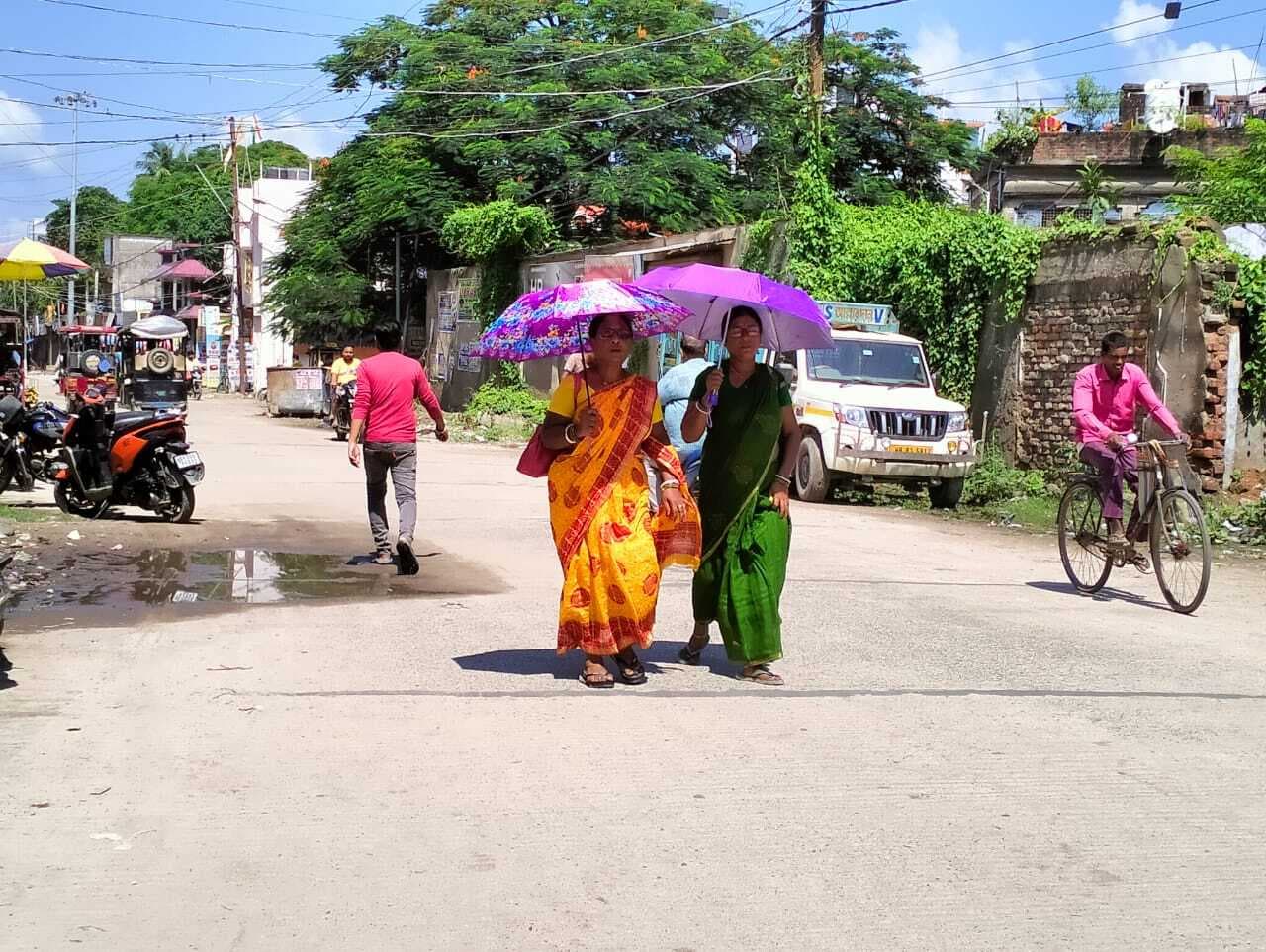 मौसम ने ली करवट, तेज गर्मी से लोग हुए परेशान