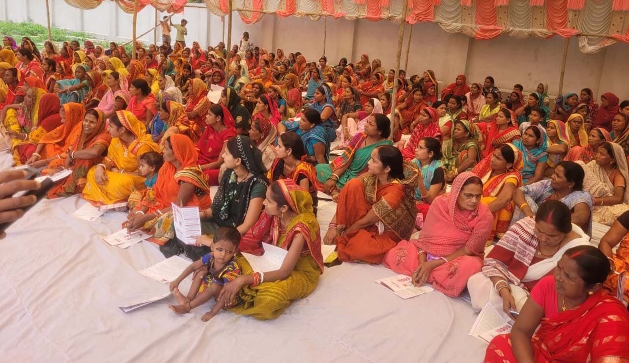 सुविधा संपन्न गांव की मांग के साथ हो रही विकास और आकांक्षा की बात