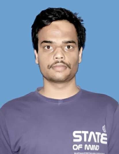 जेइइ में दिव्यम ने लहराया सफलता का परचम