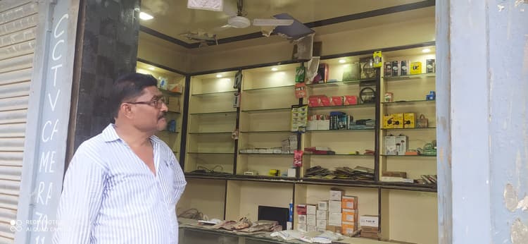 मोबाइल दुकान से 50 हजार के सामान की चोरी