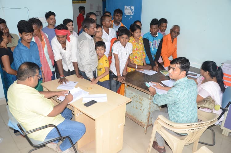 Deoghar news  : दिव्यांग जांच शिविर में 181 लोगों का हुई जांच, 68 फाइलेरिया मरीज भी पहुंचे