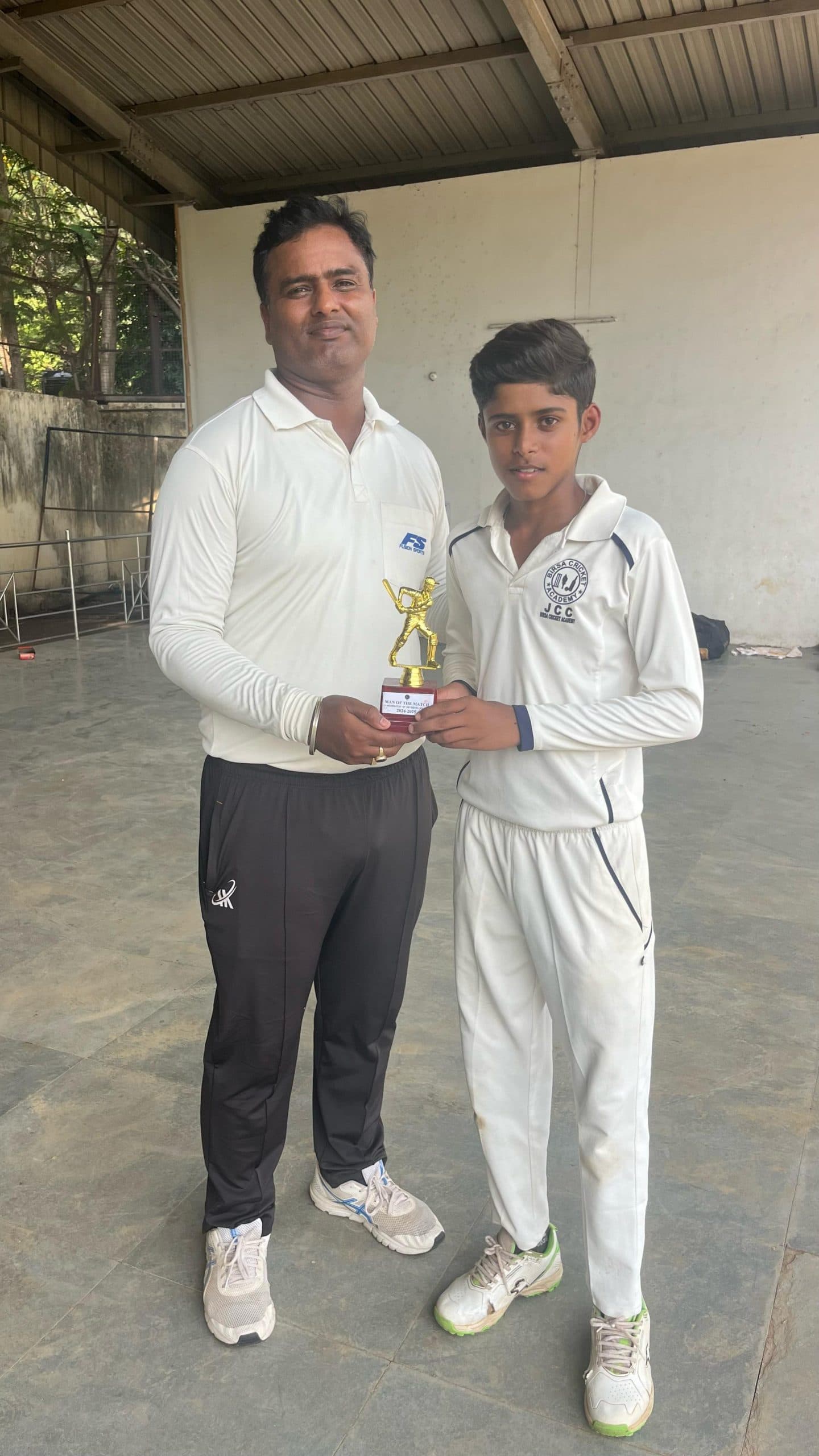 Jsca b Division cricket league : उत्कर्ष ओझा की घातक गेंदबाजी, चटकाए छह विकेट