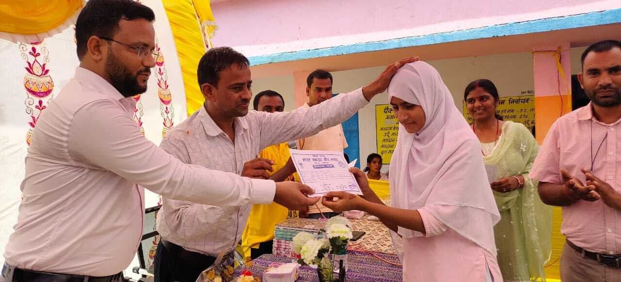 Nawada News : स्काउट एंड गाइड्स को सिखाया गया अनुशासन का पाठ