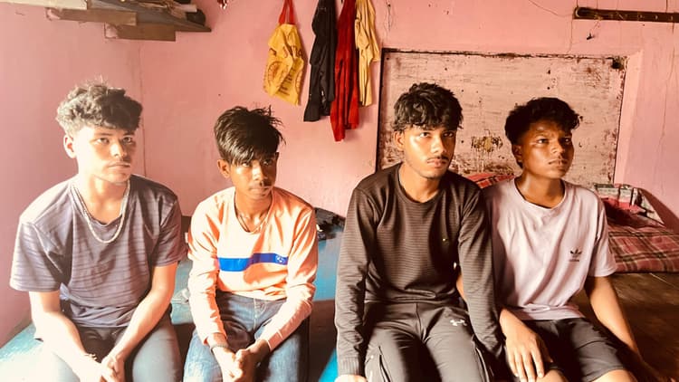 Dhanbad News: किशोरियों की तस्करी करने वाले गिरोह के चार युवक पकड़ाये