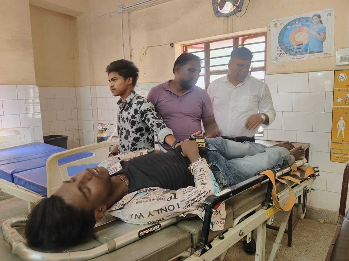 अलग अलग सड़क हादसे में दो लोग घायल