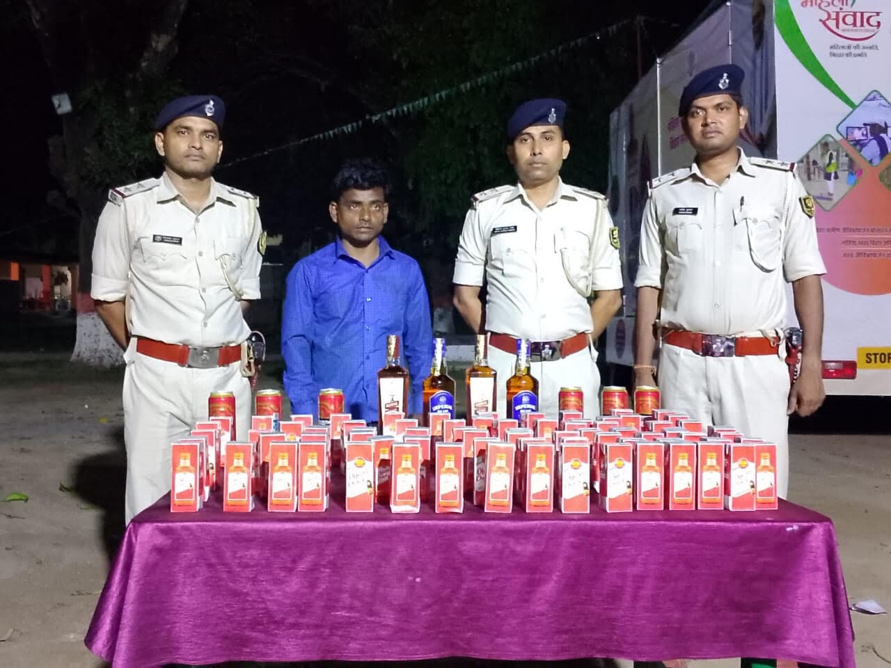 19 लीटर शराब के साथ एक तस्कर गिरफ्तार