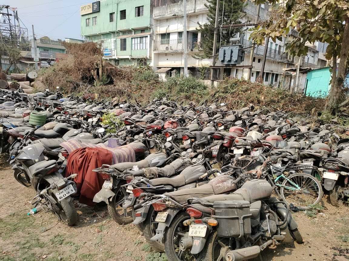 मधुपुर थाना में सड़ रही लाखों की जब्त