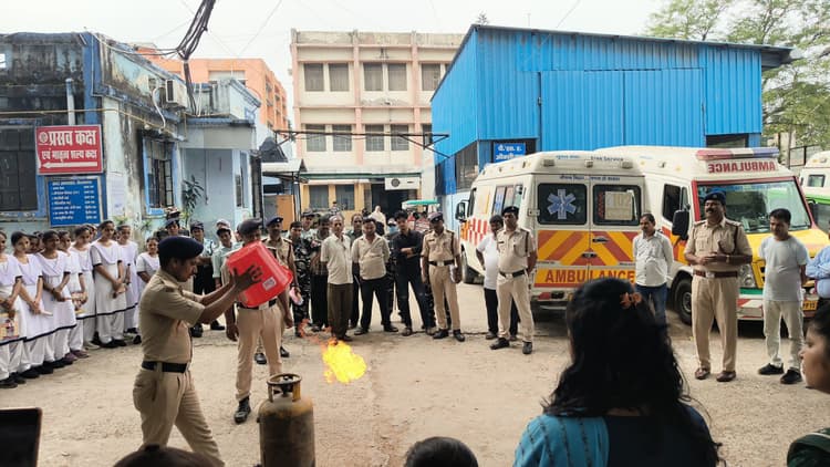 मॉक ड्रिल कर आग से बचाव को ले किया जागरूक