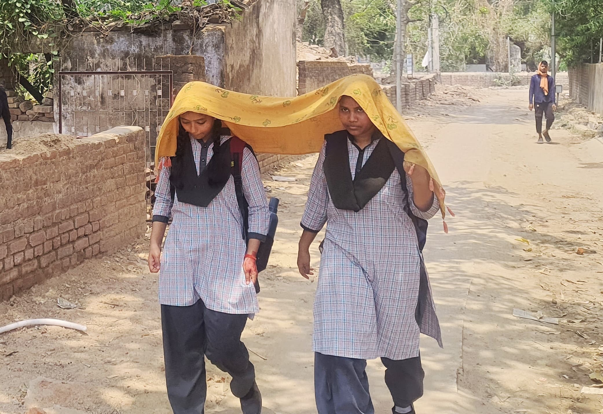 Aurangabad News : सूरज के तल्ख तेवर व गर्मी से लोगों का जीना मुहाल