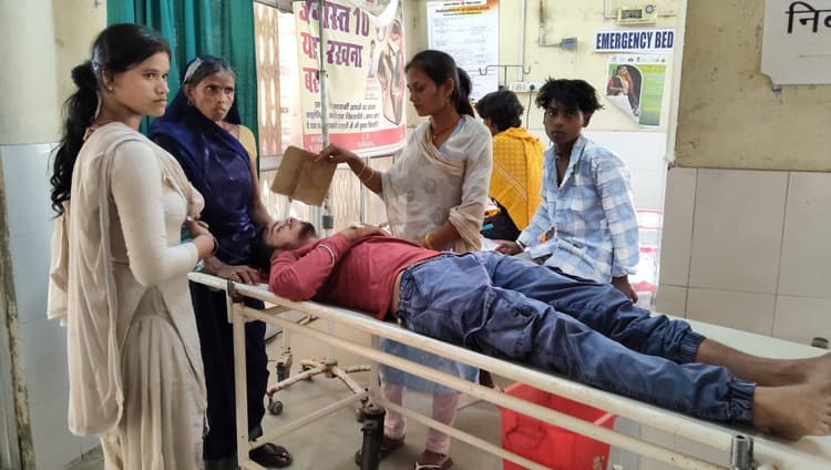 इ-रिक्शा से टक्कर के बाद भाई-बहन के साथ की गयी मारपीट