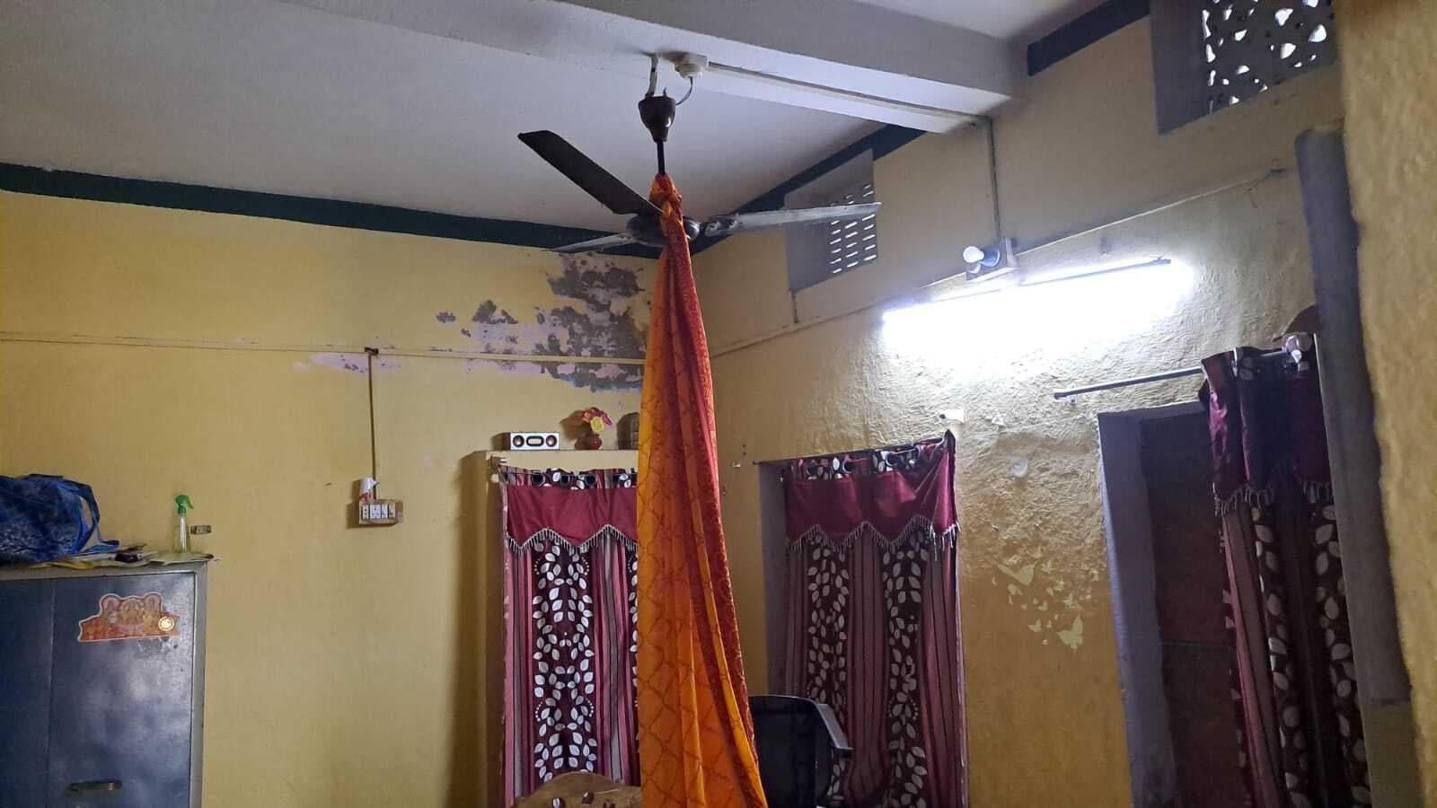 चैटिंग करते देख पति ने किया मना, तो पत्नी ने कर ली आत्महत्या